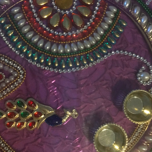 Beautifully Decorative Plastic Plate - Unopened and wrapped with plastic cover - Picture 2 of 3